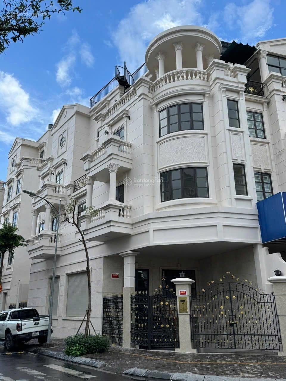 Cho Thuê Nhà CityLand Park Hills, 1 Đường Số 1, Phường 10, Quận Gò Vấp – Hầm 3 Lầu, 5 Phòng