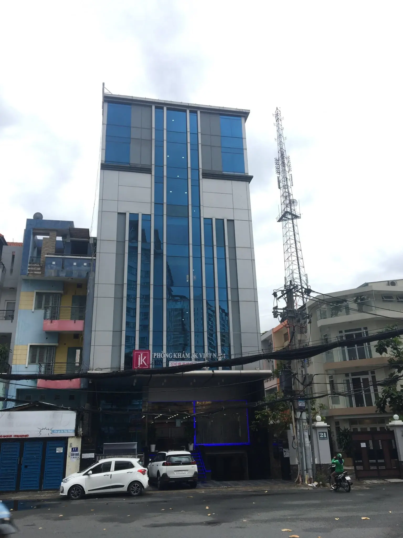 Cho Thuê Tòa Nhà 19 Hoàng Minh Giám, Phường 9, Quận Phú Nhuận – Bán Hầm, 7 Lầu, DT 10.7x20.3m