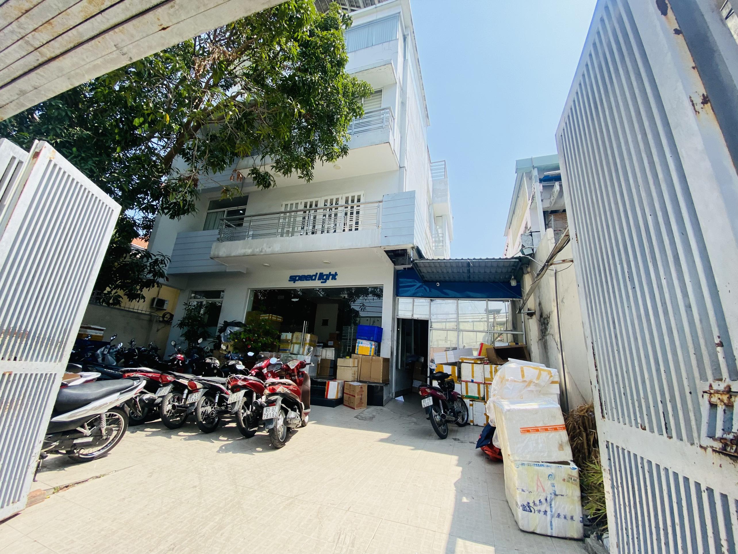Cho Thuê Tòa Nhà 251-251A Ung Văn Khiêm, Bình Thạnh – DT 12x23m, 4 Tầng