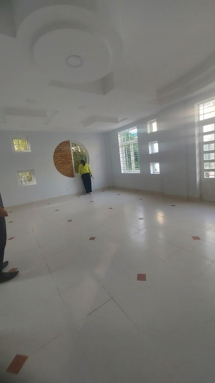 Cho Thuê Tòa Nhà 155 Hoa Lan, Phú Nhuận – DT 8x18m, 4 Tầng + Sân Thượng