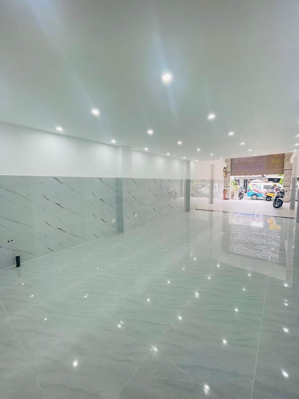 Cho Thuê Tòa Nhà 554B Âu Cơ, Quận Tân Bình – Thang Máy, PCCC, 6 Phòng