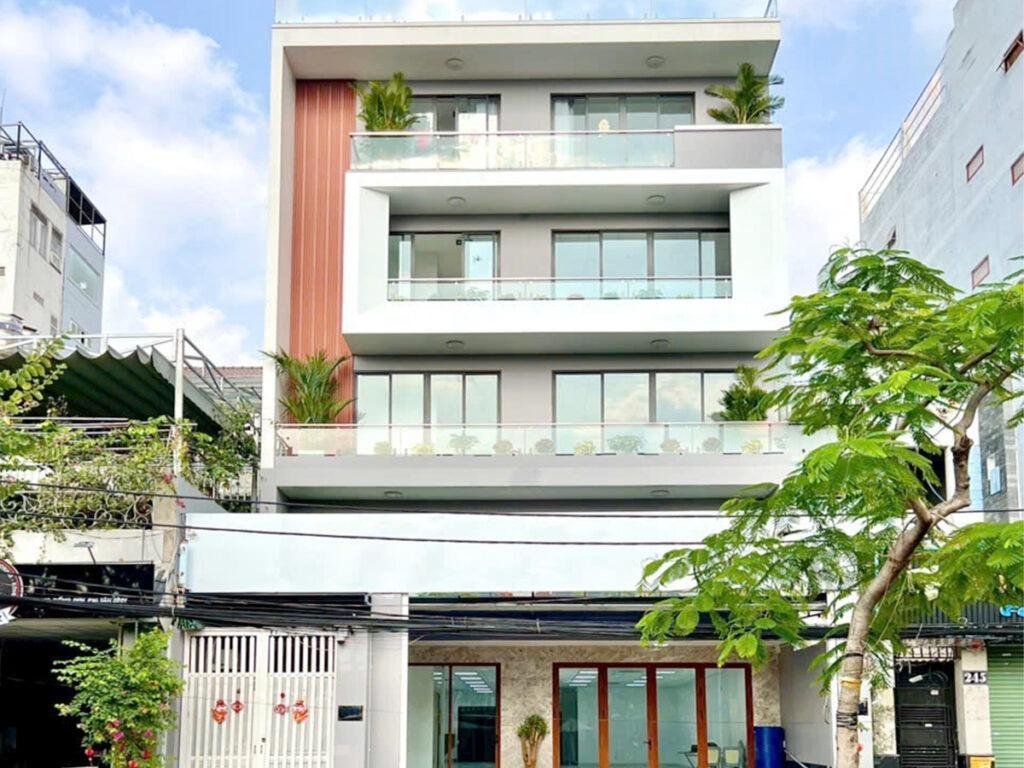 Cho Thuê Tòa Nhà 243B Đồng Đen, Quận Tân Bình – DT 10x29m, 1 Trệt 3 Lầu, Thang Máy, PCCC