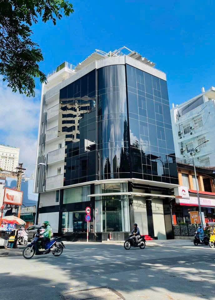 Cho thuê tòa nhà Thành Thái, Quận 10 – 7.5x12m, 4 lầu, thang máy