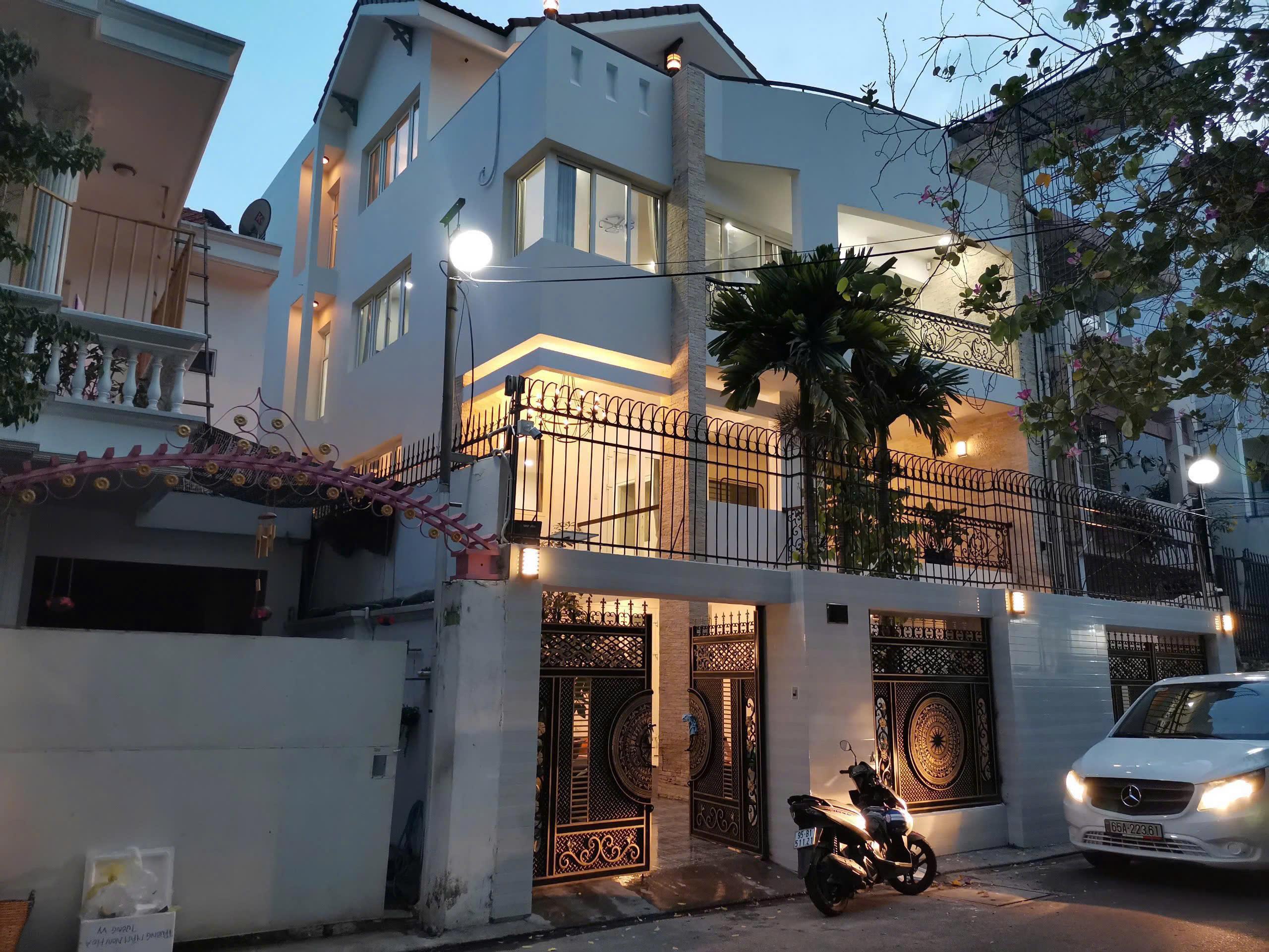 Cho thuê tòa nhà 15 Sông Thao, Tân Bình – 11x20m, trệt 3 lầu, sân thượng