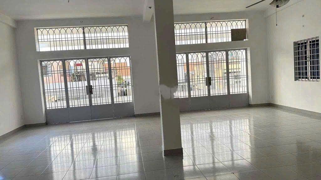 Cho thuê nhà mặt tiền Hồng Bàng Quận 11 - 248m2, 3 lầu