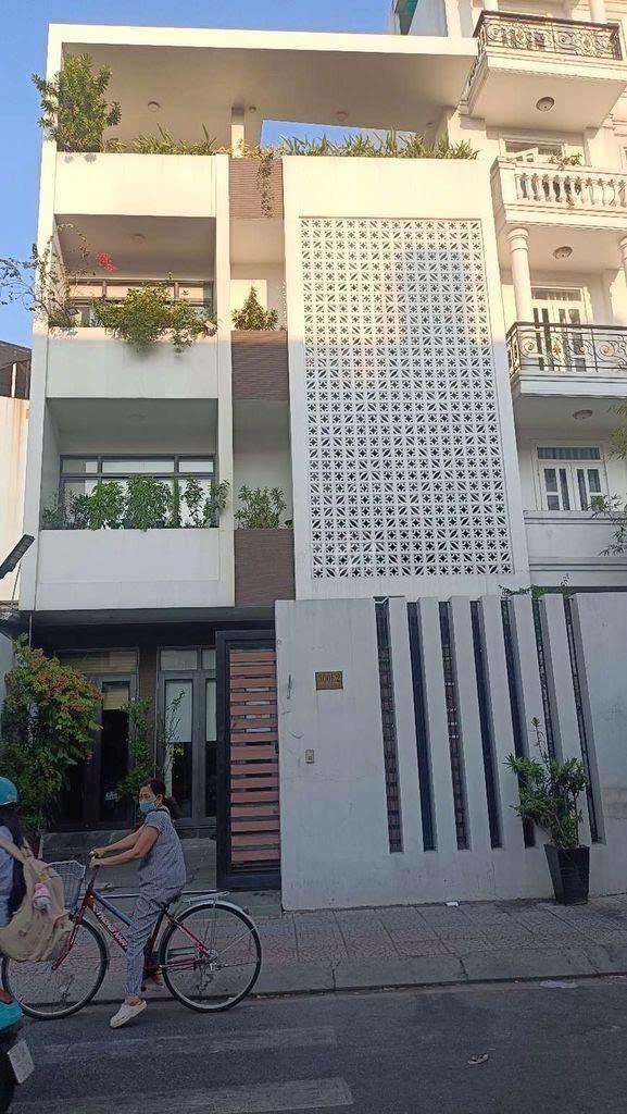 Cho thuê nhà Nguyễn Văn Đậu, Bình Thạnh – 8x17m, 3 lầu, 7 phòng, có thang máy