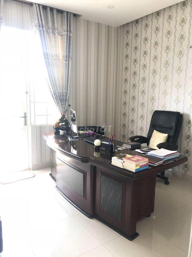 Cho thuê nhà mặt tiền Lê Niệm, Tân Phú – DT 12x30m, 3 lầu