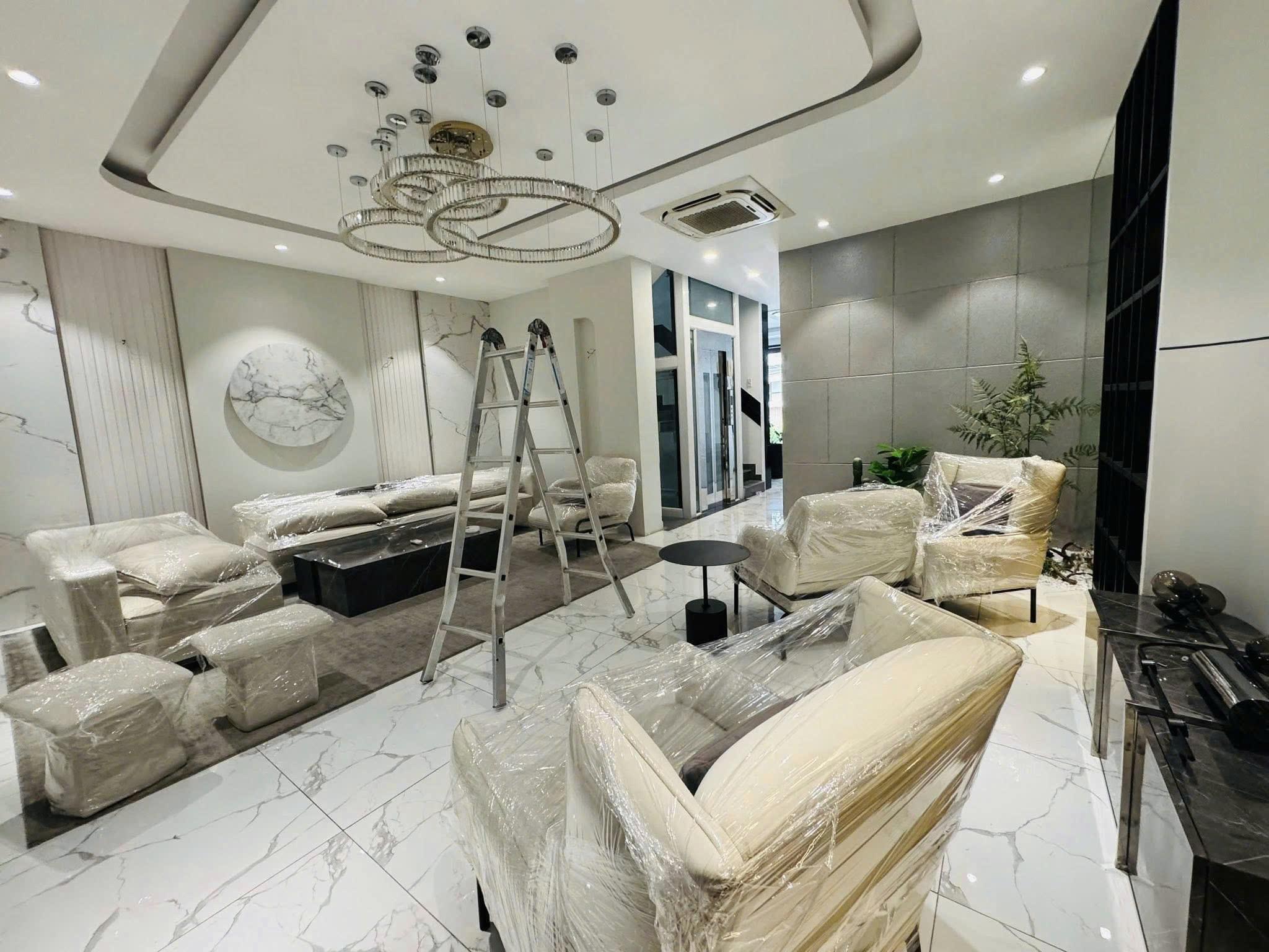 Cho Thuê Tòa Nhà 46 Hoa Đào, Phú Nhuận – Hầm Trệt 3 Lầu, Thang Máy
