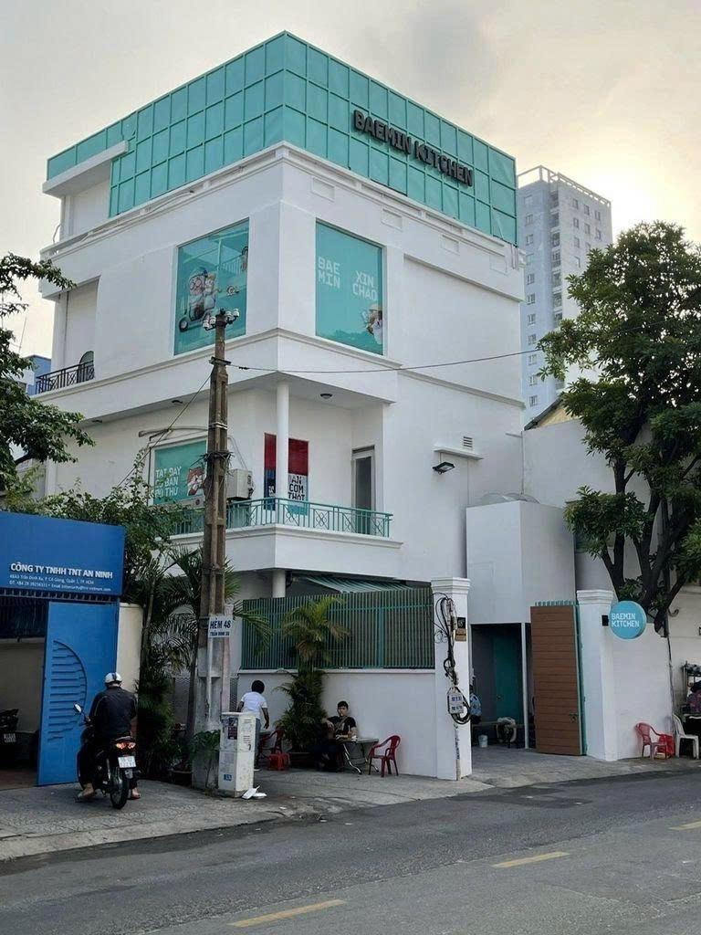 Cho Thuê Nhà 48Bis Trần Đình Xu, Phường Cầu Ông Lãnh, Quận 1 – 7,5x9m, 1 Trệt 2 Lầu Sân Thượng