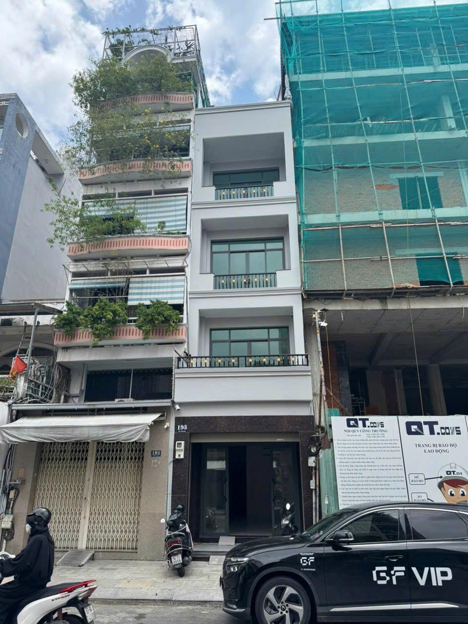 Cho Thuê Nhà Mặt Tiền 193 Cô Giang, Phường Cô Giang, Quận 1 – Trệt 3 Lầu